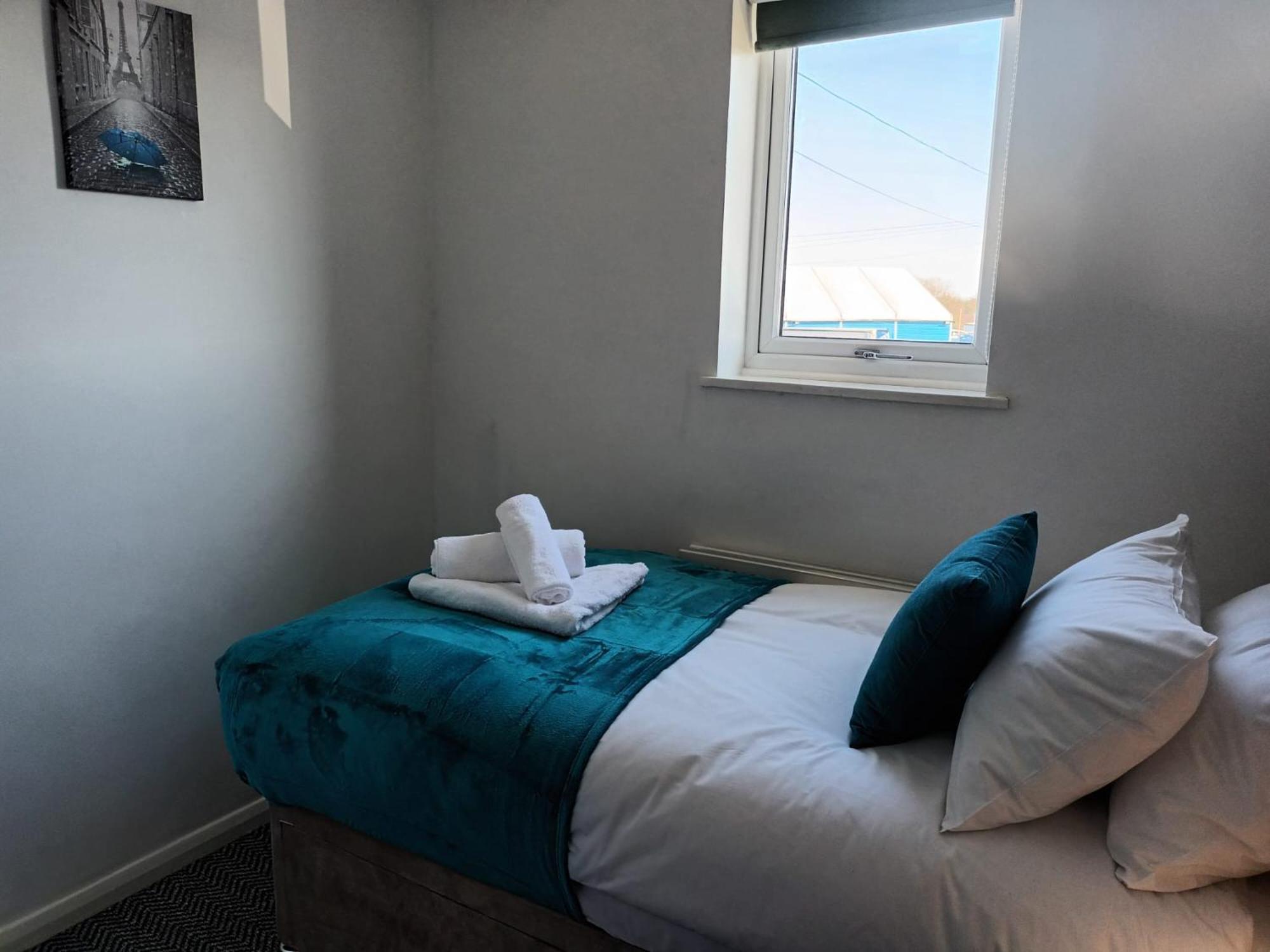 Serviced 3-bedroom Near Nec, Airport & Jlr Holiday home *