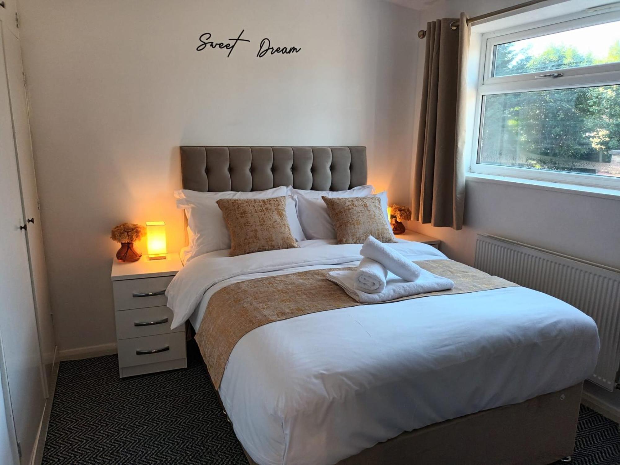 Serviced 3-bedroom Near Nec, Airport & Jlr Holiday home