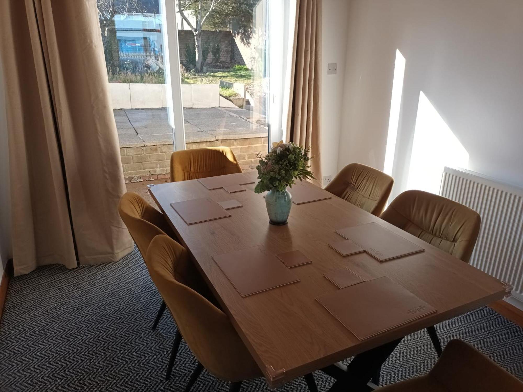Serviced 3-bedroom Near Nec, Airport & Jlr Birmingham