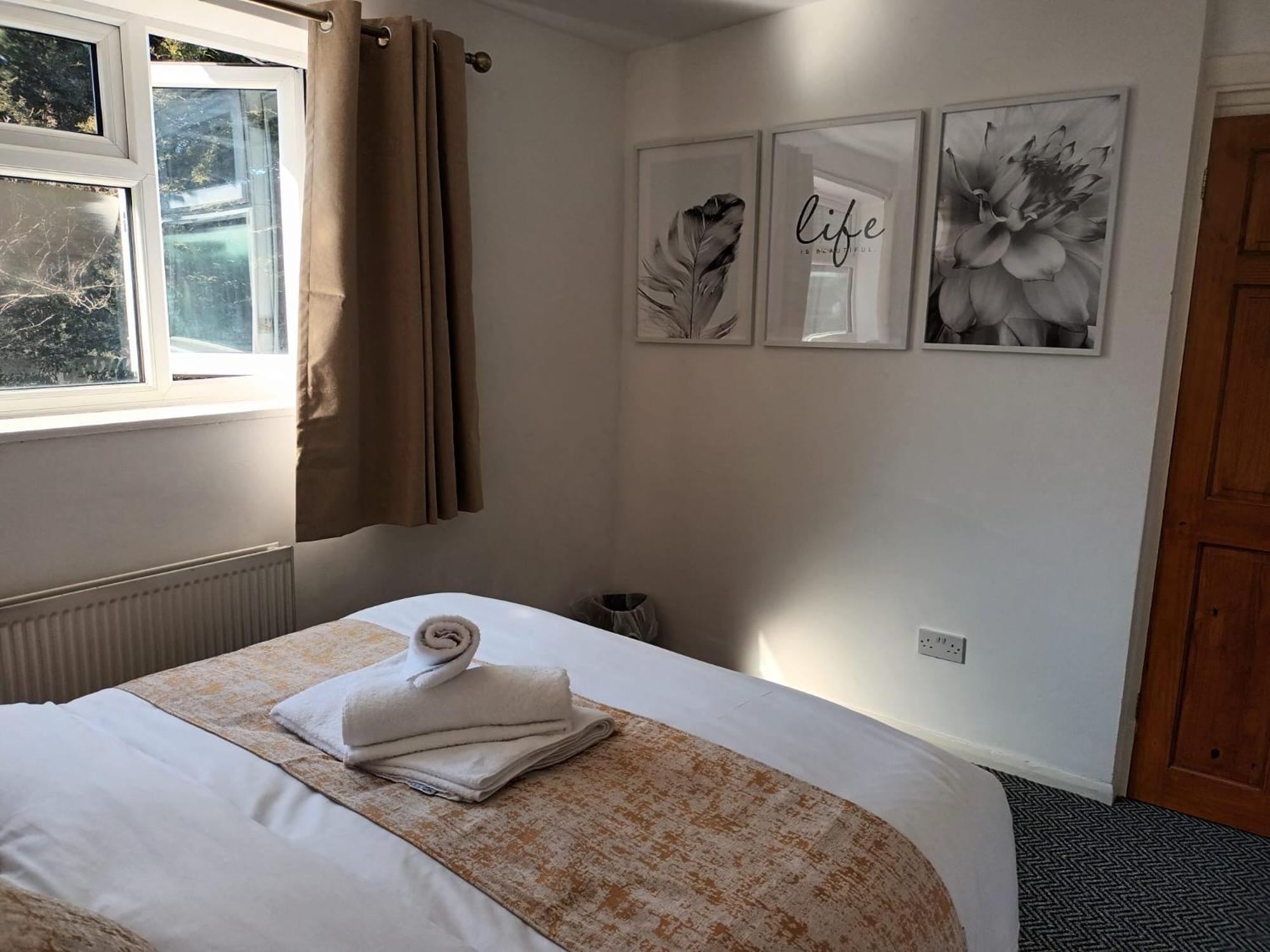 Serviced 3-bedroom Near Nec, Airport & Jlr Holiday home