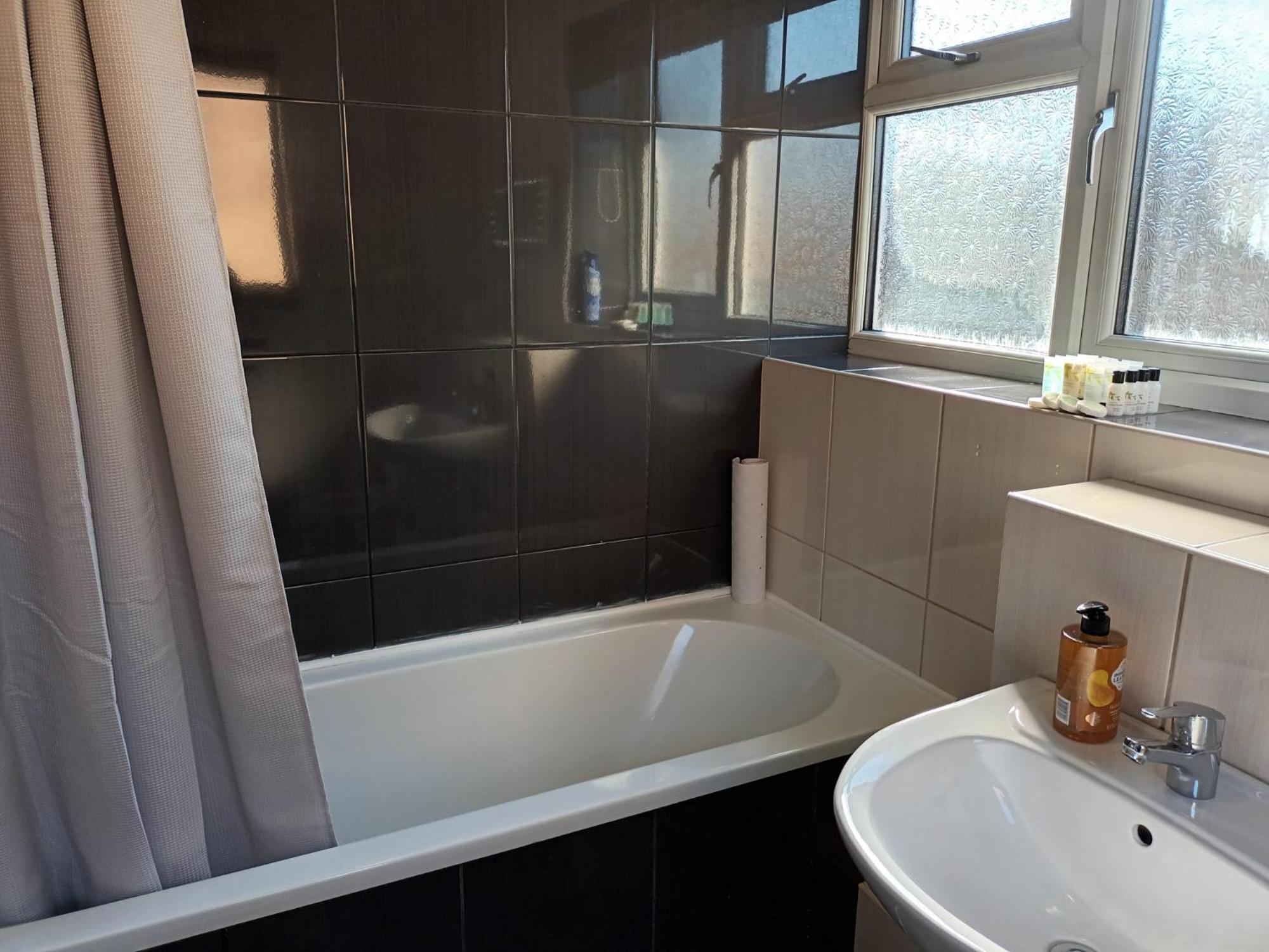 Serviced 3-bedroom Near Nec, Airport & Jlr * Birmingham